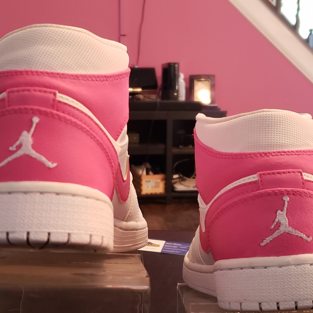 Custom "Hot Pink" 
Retro Jordan 1 - Picture 4 of 8